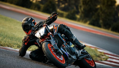 KTM 890 Duke R: arriva la versione 2022