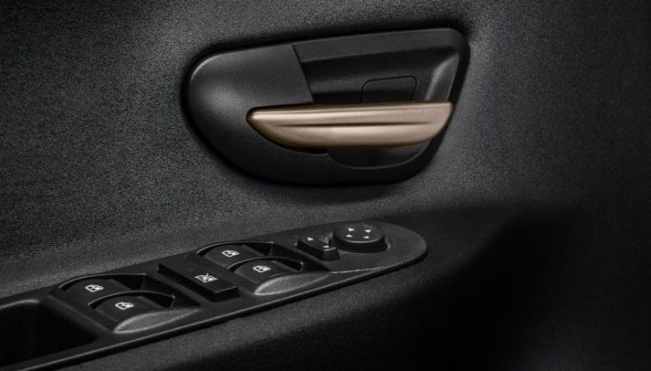 Nuova Lancia Ypsilon Alberta Ferretti, prezzi da 13.950€ - Foto 2 di 19