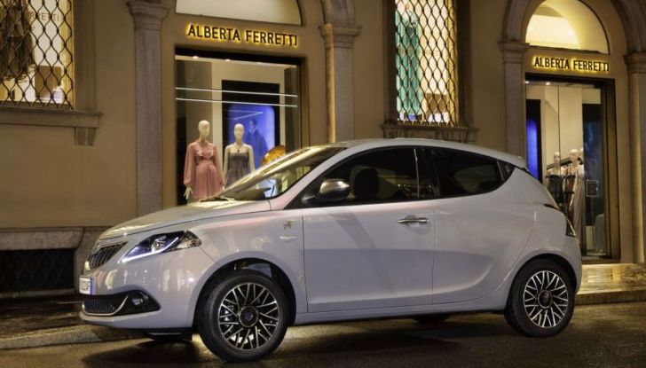 Nuova Lancia Ypsilon Alberta Ferretti, prezzi da 13.950€ - Foto 17 di 19