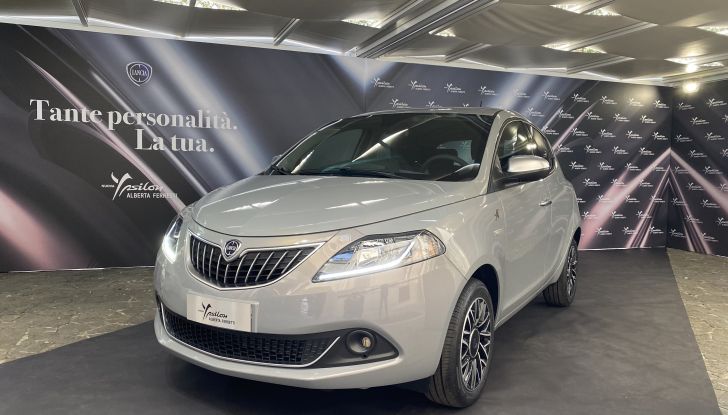 Nuova Lancia Ypsilon Alberta Ferretti, prezzi da 13.950€ - Foto 1 di 19