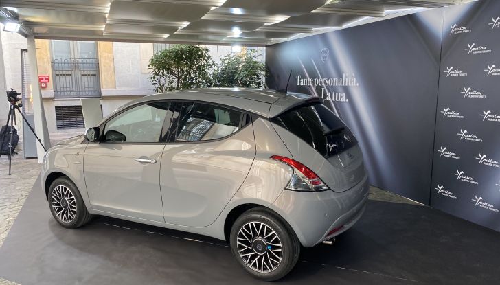Nuova Lancia Ypsilon Alberta Ferretti, prezzi da 13.950€ - Foto 15 di 19