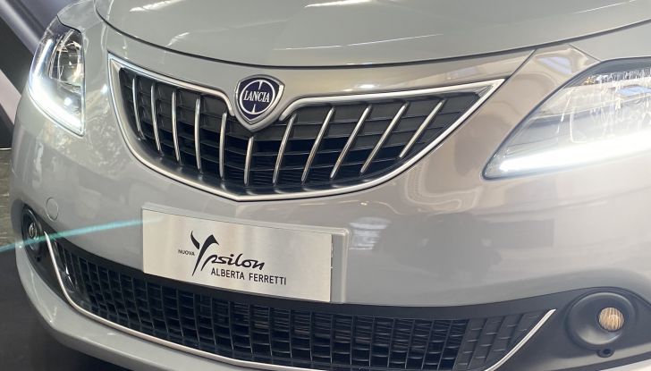Nuova Lancia Ypsilon Alberta Ferretti, prezzi da 13.950€ - Foto 10 di 19