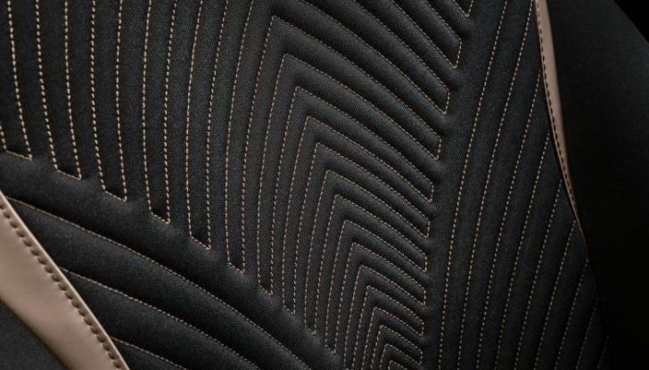 Nuova Lancia Ypsilon Alberta Ferretti, prezzi da 13.950€ - Foto 9 di 19