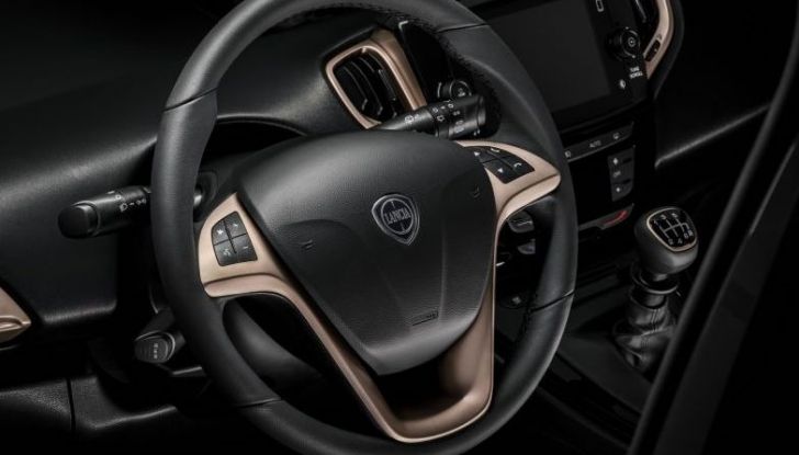 Nuova Lancia Ypsilon Alberta Ferretti, prezzi da 13.950€ - Foto 12 di 19