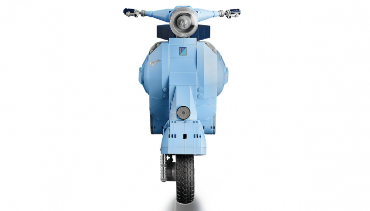 LEGO celebra Vespa, lo scooter più famoso del mondo - Foto 5 di 11