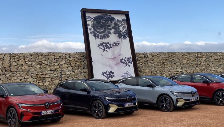 Renault Megane E-Tech Electric: la prova su strada del nuovo crossover elettrico - Foto 2 di 15