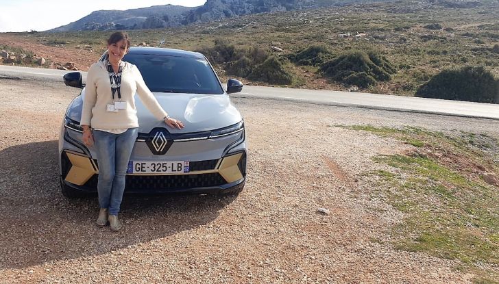 Renault Megane E-Tech Electric: la prova su strada del nuovo crossover elettrico - Foto 15 di 15