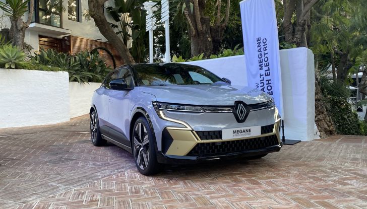 Renault Megane E-Tech Electric: la prova su strada del nuovo crossover elettrico - Foto 1 di 15