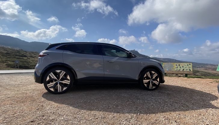 Renault Megane E-Tech Electric: la prova su strada del nuovo crossover elettrico - Foto 14 di 15