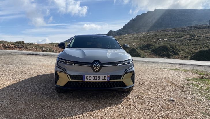 Renault Megane E-Tech Electric: la prova su strada del nuovo crossover elettrico - Foto 11 di 15