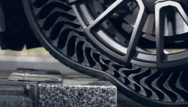 Michelin Uptis: il pneumatico senza aria arriva nel 2024 - Foto 1 di 8
