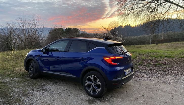 Renault Captur E-Tech full Hybrid provato su strada - Foto 7 di 12