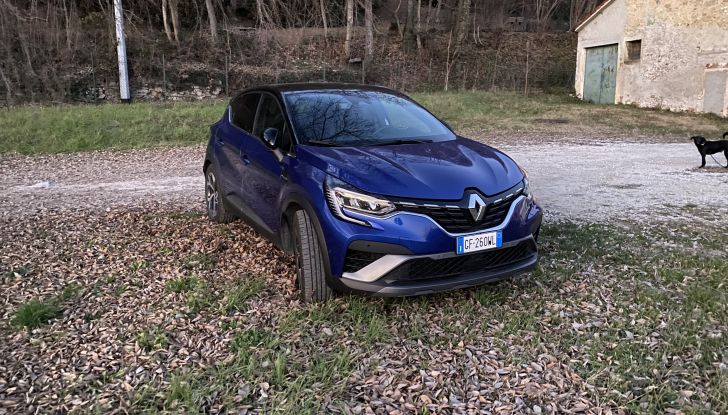 Renault Captur E-Tech full Hybrid provato su strada - Foto 4 di 12