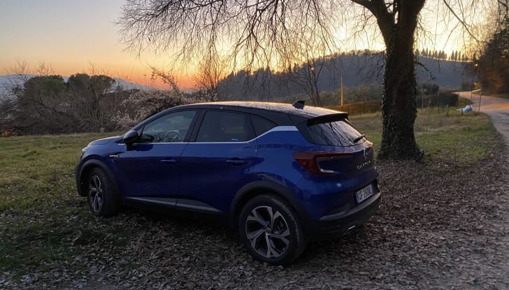 Renault Captur E-Tech full Hybrid provato su strada - Foto 8 di 12