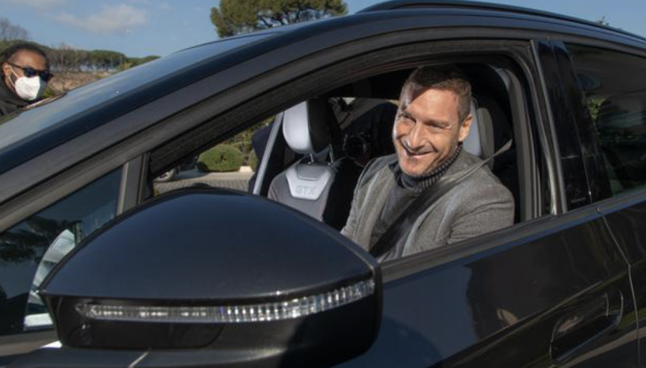 Volkswagen: Francesco Totti nuovo ambasciatore delle auto elettriche - Foto 5 di 8