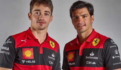 F1 2022: le nuove t-shirt di Leclerc e Sainz anticipano i colori della Ferrari?