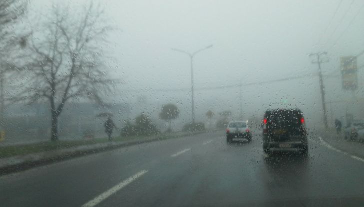 Guidare auto consigli vento forte