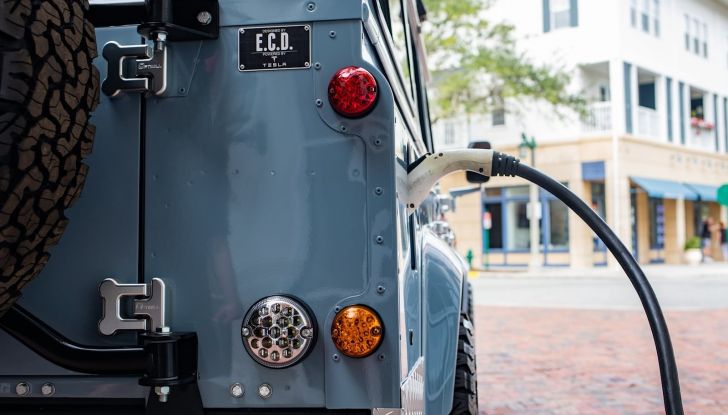 Land Rover Defender restomod elettrico