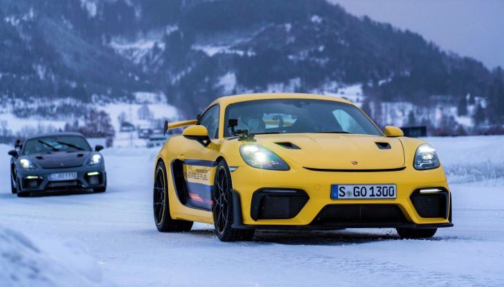 Porsche 718 Cayman GT4 RS e-fuel