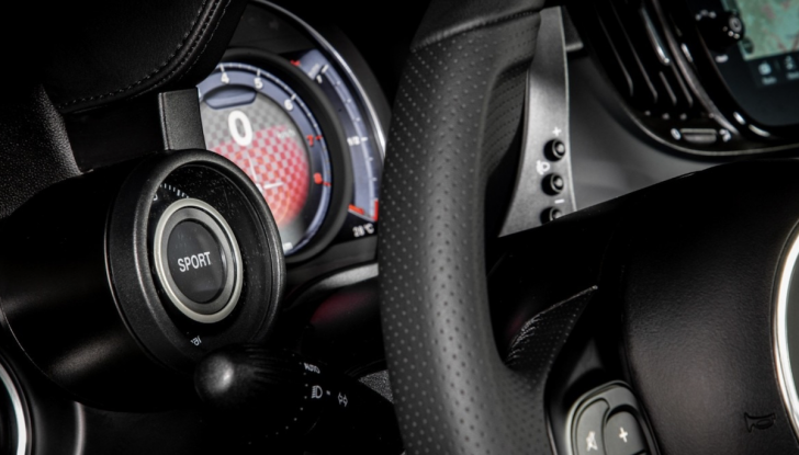 Meglio la palestra o la guida in pista per essere felici? Dipende… - Foto 7 di 16