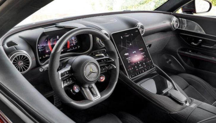 Mercedes AMG SL MY 2022: motorizzazione e prezzo - Foto 1 di 16