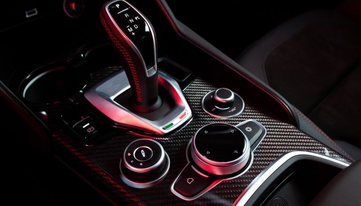 Alfa Romeo Giulia e Stelvio Estrema: la Quadrifoglio diventa una versione speciale - Foto 12 di 13