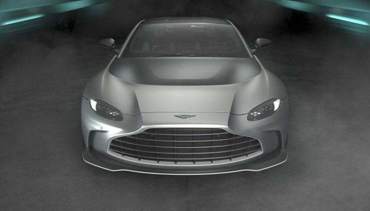 Aston Martin V12 Vantage: l’edizione finale ha 700 cavalli - Foto 2 di 12