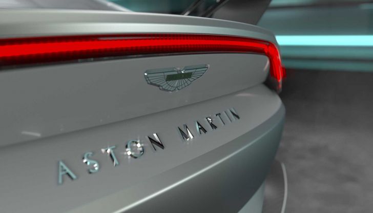 Aston Martin V12 Vantage: l’edizione finale ha 700 cavalli - Foto 7 di 12