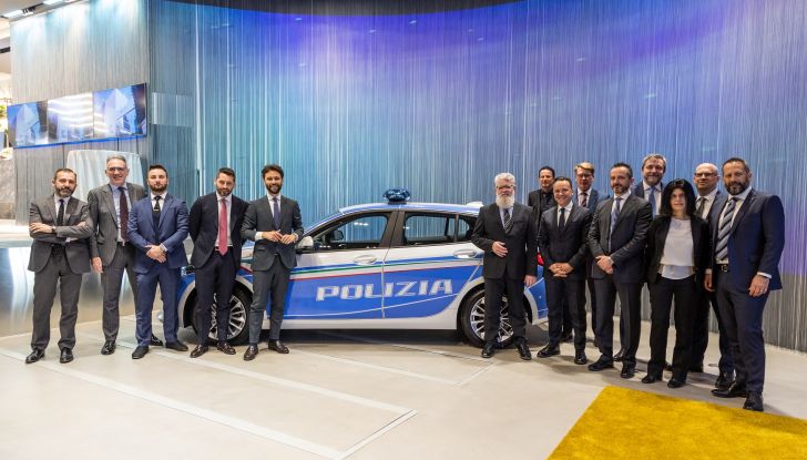 BMW presenta le nuove auto e moto per la Polizia di Stato - Foto 4 di 7