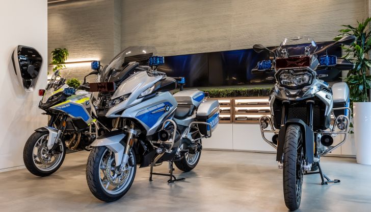 BMW presenta le nuove auto e moto per la Polizia di Stato - Foto 5 di 7