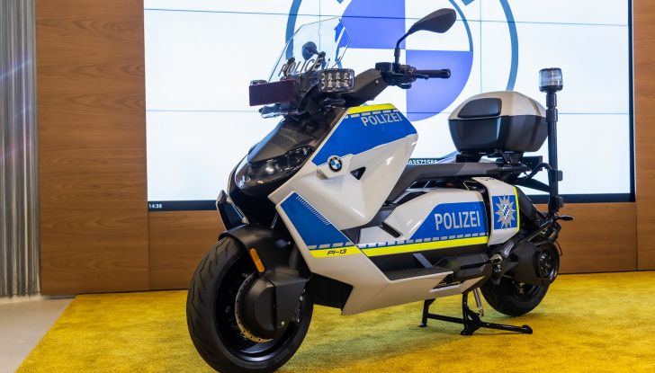 BMW presenta le nuove auto e moto per la Polizia di Stato - Foto 6 di 7