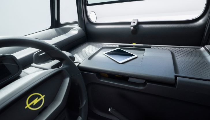 Opel Rocks-e Kargo: il quadriciclo elettrico perfetto per le consegne - Foto 6 di 11