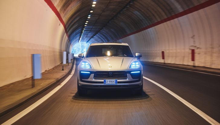 Porsche Macan 2022: la prova su strada della GTS da 440 cavalli in attesa della elettrica - Foto 16 di 25