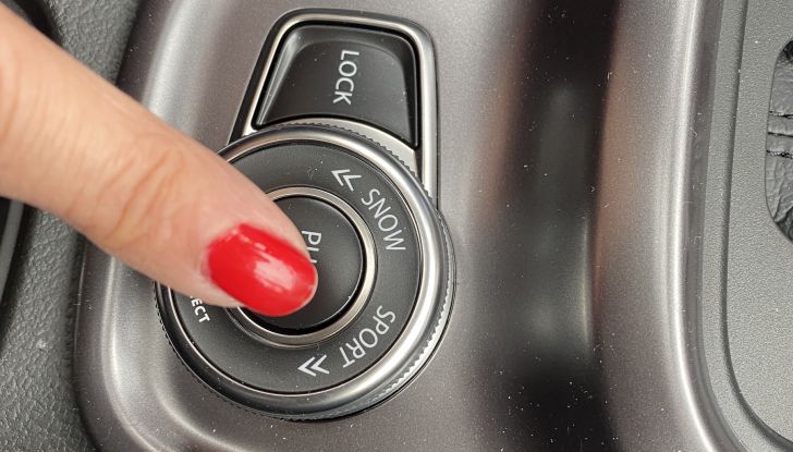 Suzuki Vitara: arriva anche la versione full hybrid - Foto 16 di 29