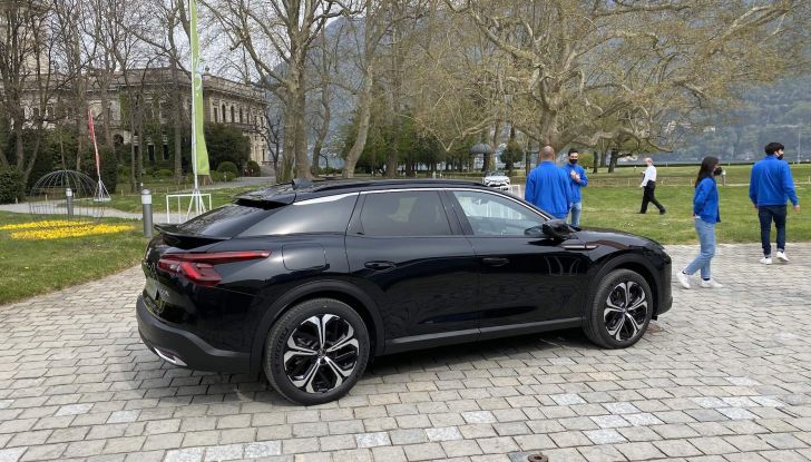 Citroen C5 X: la berlina ad assetto rialzato arriva in Italia da 33.250 Euro - Foto 16 di 21