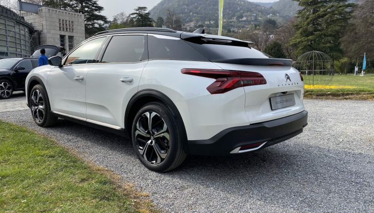 Citroen C5 X: la berlina ad assetto rialzato arriva in Italia da 33.250 Euro - Foto 5 di 21