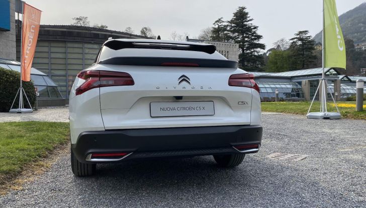 Citroen C5 X: la berlina ad assetto rialzato arriva in Italia da 33.250 Euro - Foto 17 di 21