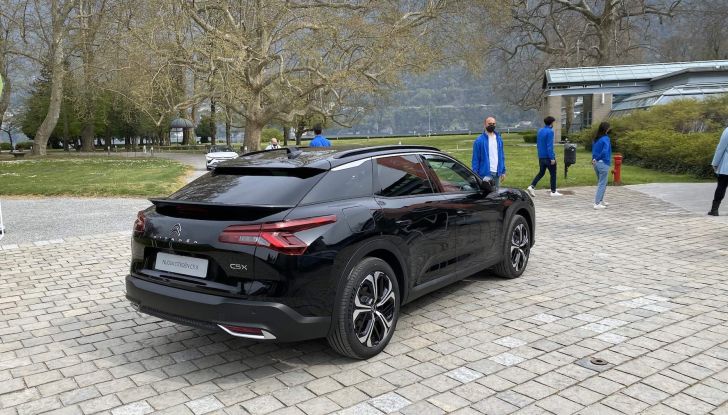 Citroen C5 X: la berlina ad assetto rialzato arriva in Italia da 33.250 Euro - Foto 18 di 21