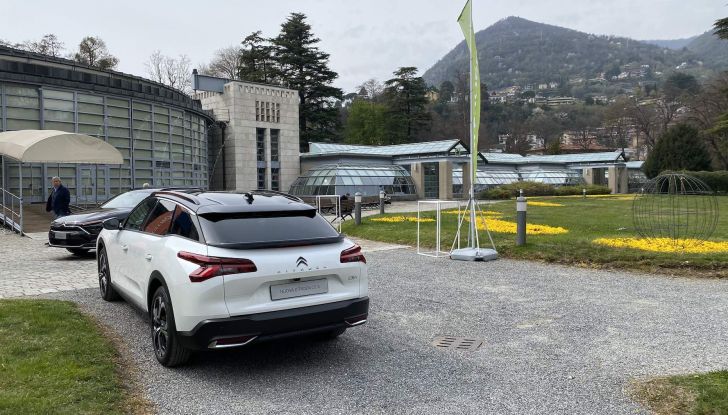 Citroen C5 X: la berlina ad assetto rialzato arriva in Italia da 33.250 Euro - Foto 11 di 21