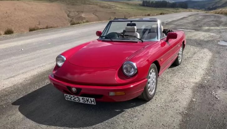 Alfa Romeo Spider: il restomod diventa elettrico con le batterie della Tesla Model S - Foto 1 di 9