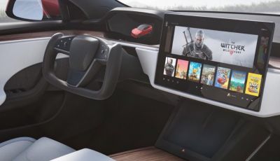 Guardare film mentre si guida? In Inghilterra sarà presto realtà