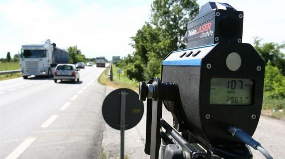 Autovelox nascosti: perché la multa è nulla se la pattuglia si nasconde