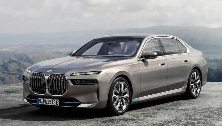 BMW prima casa automobilistica a ricevere l’approvazione per la combinazione del livello 2 e del livello 3 per la guida autonoma - Foto 2 di 17