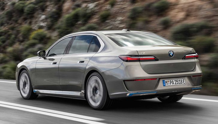 BMW prima casa automobilistica a ricevere l’approvazione per la combinazione del livello 2 e del livello 3 per la guida autonoma - Foto 5 di 17