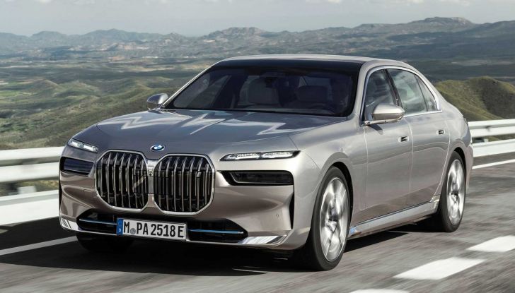 BMW prima casa automobilistica a ricevere l’approvazione per la combinazione del livello 2 e del livello 3 per la guida autonoma - Foto 1 di 17