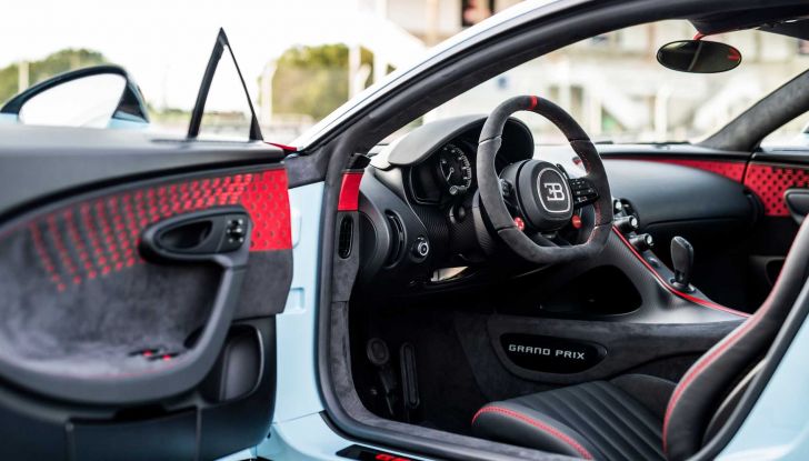 Bugatti Chiron Super Sport: uscite di fabbrica le prime due “Sur Mesure” - Foto 12 di 13