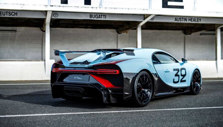 Bugatti Chiron Super Sport: uscite di fabbrica le prime due “Sur Mesure” - Foto 7 di 13