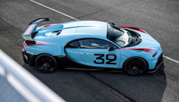 Bugatti Chiron Super Sport: uscite di fabbrica le prime due “Sur Mesure” - Foto 8 di 13