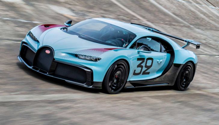 Bugatti Chiron Super Sport: uscite di fabbrica le prime due “Sur Mesure” - Foto 9 di 13