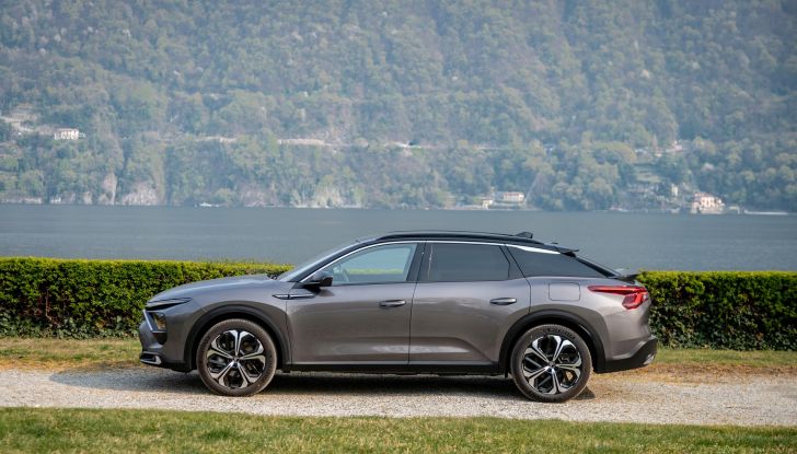 Citroen C5 X: la berlina ad assetto rialzato arriva in Italia da 33.250 Euro - Foto 10 di 21